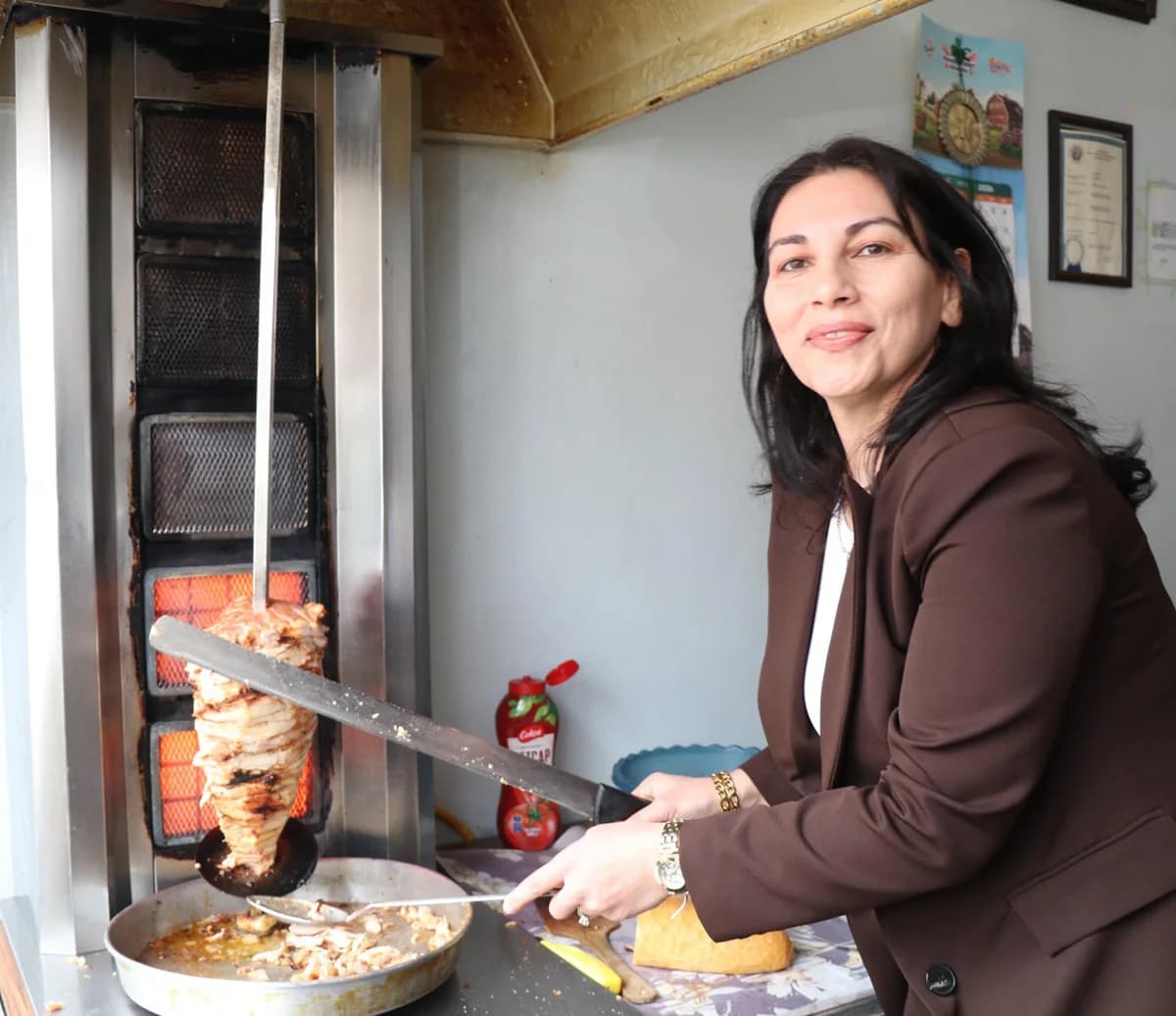 Şenkaya’da Esnafın Yeni Başkanı: Fatma Candaş