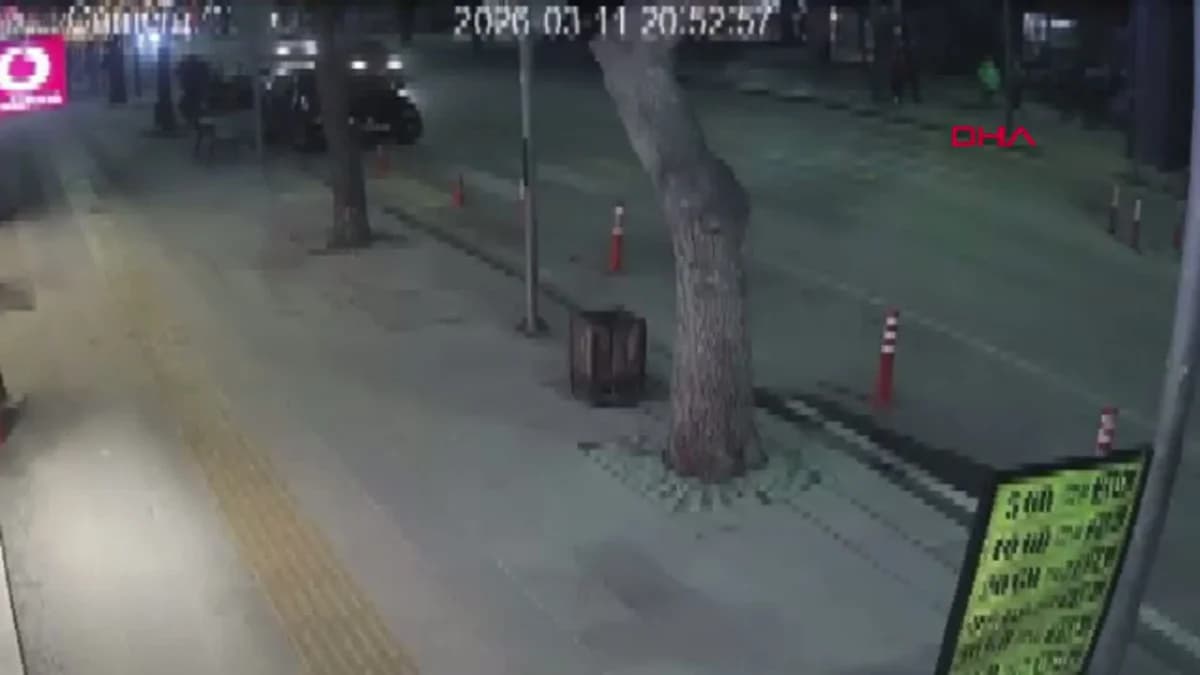 Burdur’da Motosiklet Kazası: Otomobile Arkadan Çarpan Sürücü Yaralandı