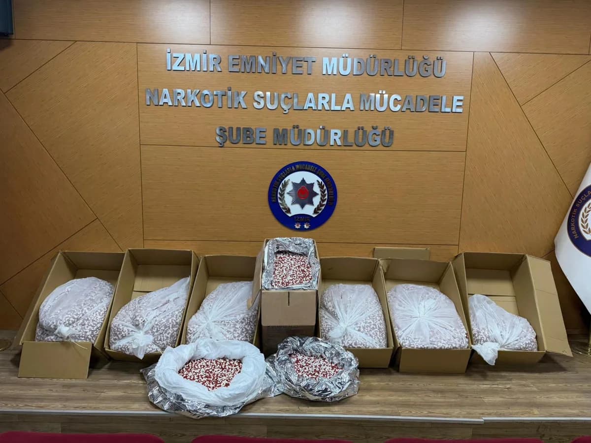 İzmir’de Uyuşturucu Operasyonu: 356 Bin Sentetik Ecza Hap Ele Geçirildi, 3 Kişi Tutuklandı