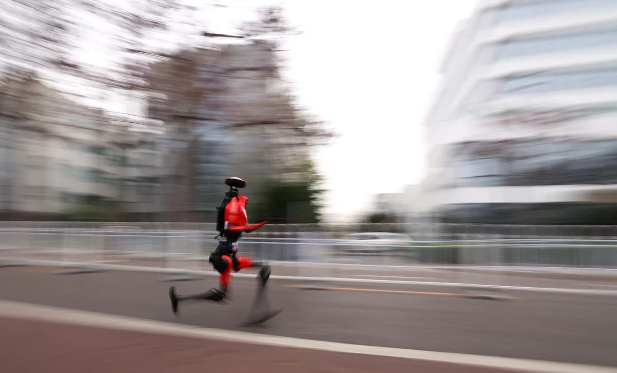 İnsansı Robot ‘Flash’, Yarı Maratonda Tarihi Başarı Elde Etti