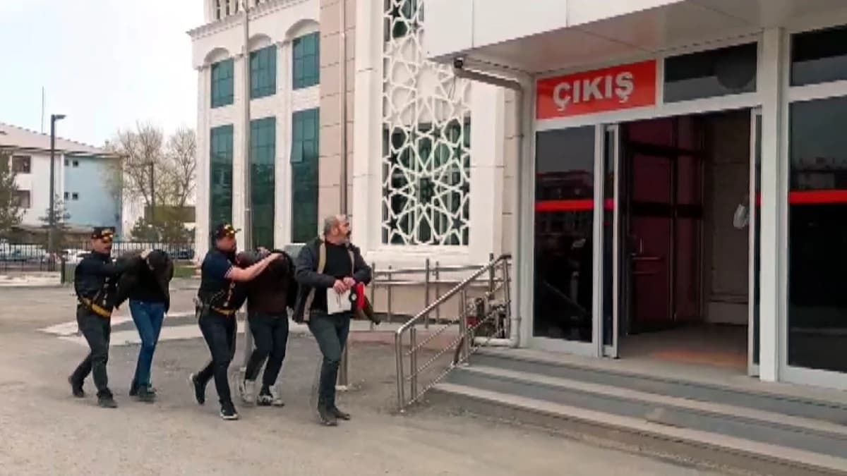 Polis Kılığına Giren Dolandırıcılar, 2 Milyon Lira Değerindeki Altınları Çaldı
