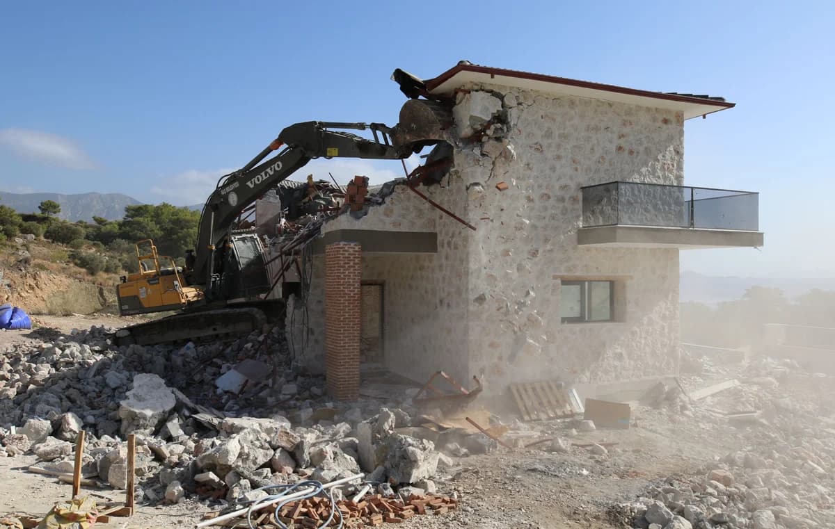 Kaş’ta Yıkılmayı Bekleyen 5 Bin 112 Kaçak Yapı İçin 10. İhale Süreci Başladı