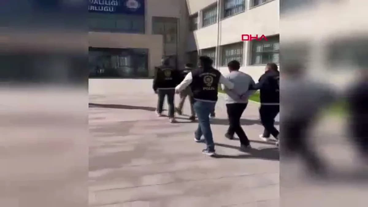 Afyonkarahisar’da Yılın Operasyonu: Aranan 2 Hükümlü Yakalandı, Uyuşturucu Maddeler Ele Geçirildi!