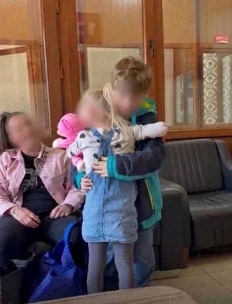 7 Yıl Sonra Kurtarıldı, İlk Kez Tanıştığı Kız Kardeşiyle Hasret Giderdi