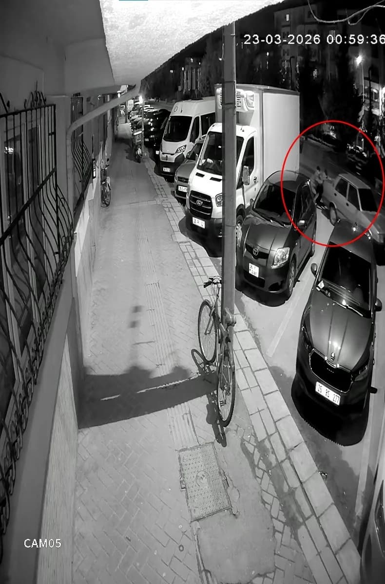 Eskişehir’de Park Halindeki Otomobili İterek Çaldılar