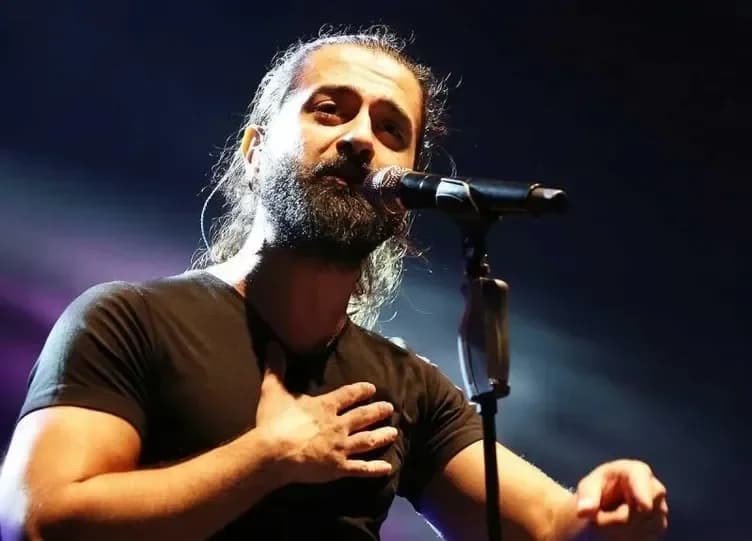 Koray Avcının Evlilik Açıklaması Kıbrıs Sahnesinde Dinleyicileri Şaşırttı