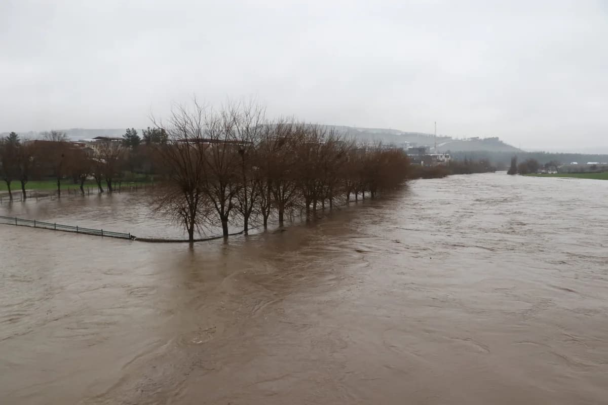 Diyarbakır’da Sağanak Yağış Sonrası Derelerde Taşkın