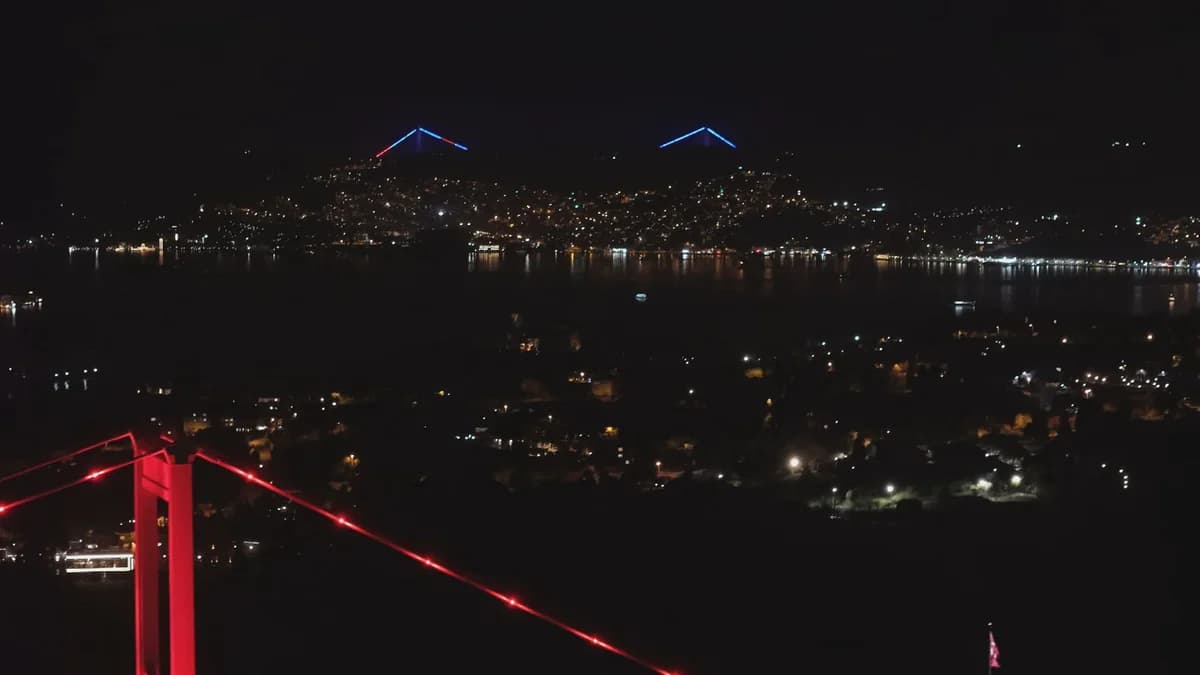 İstanbul’un Sembollerine Otizm Farkındalığı Işığı