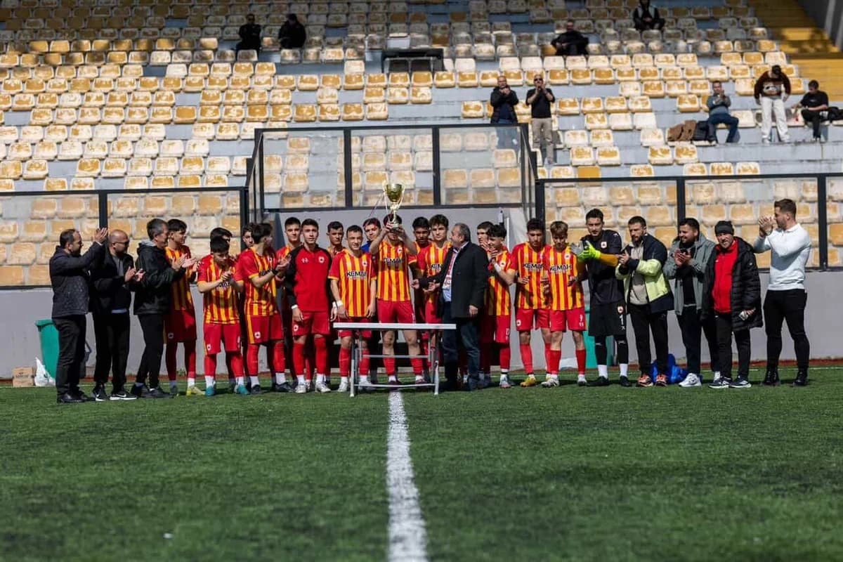 Çatalcaspor U18 Takımı, İstanbul ve Türkiye Şampiyonası’na yükseldi