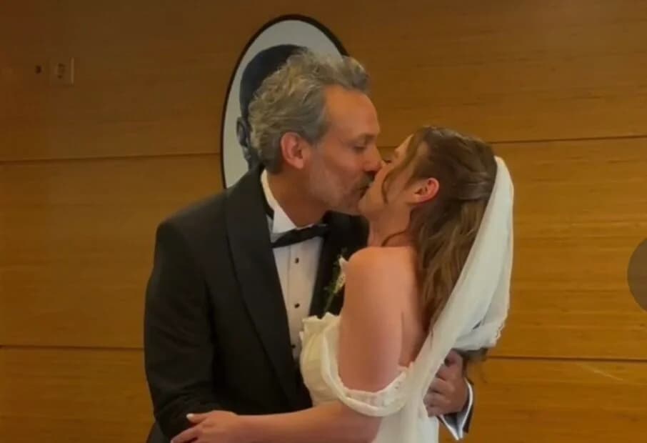 Nazlı Bulum ve Doruk Kaya Kadıköy'de nikah masasına oturdu