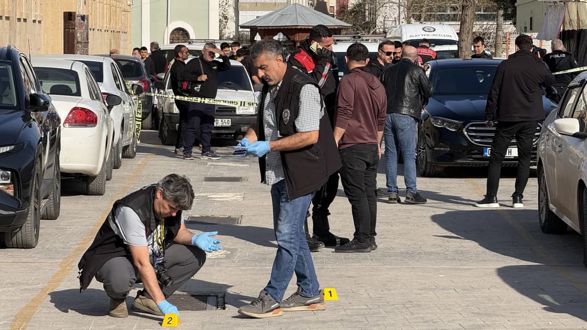 Antalya’da Silahlı Saldırı: Baharatçı Süleyman Kayhan Bacaklarından Yaralandı