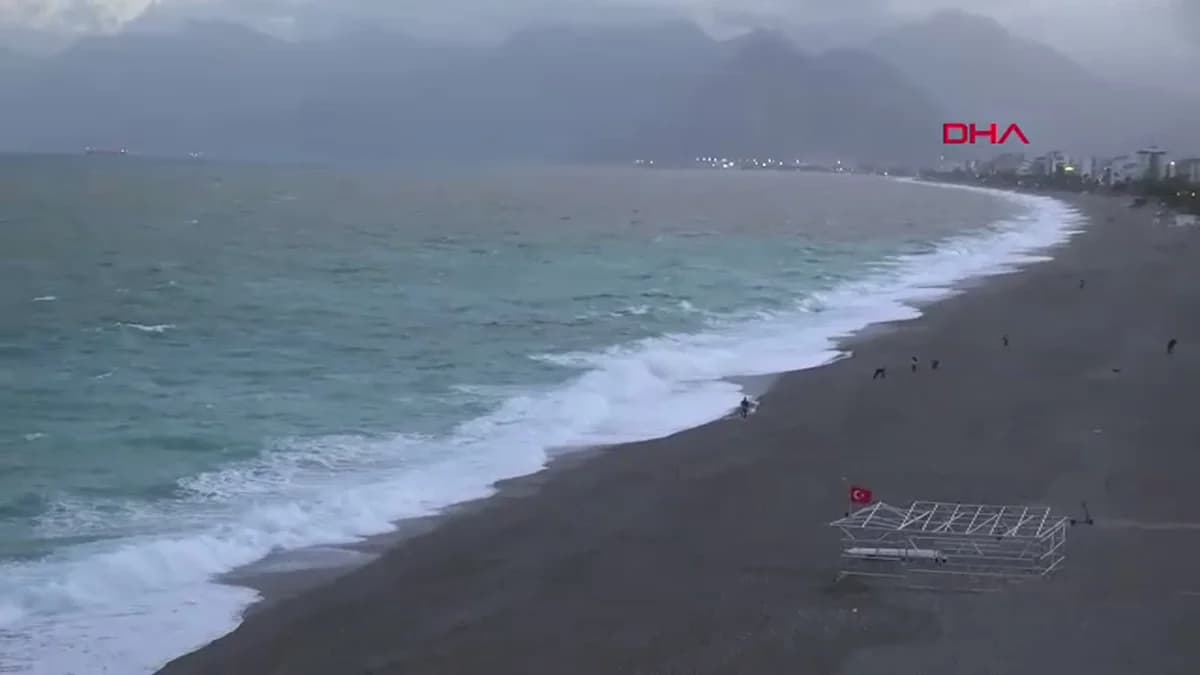 Antalya’da Denizde Trajik Olay: Kardeşler Kurtuldu, Kuzen Hayatını Kaybetti