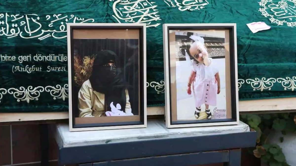 İstanbul’da Denizde Ölü Bulunan Anne ve Kızı Son Yolculuğuna Uğurlandı