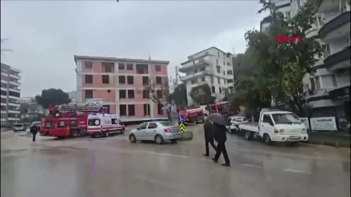 Bursa’da Metruk Binadaki Yangın Kontrol Altına Alındı