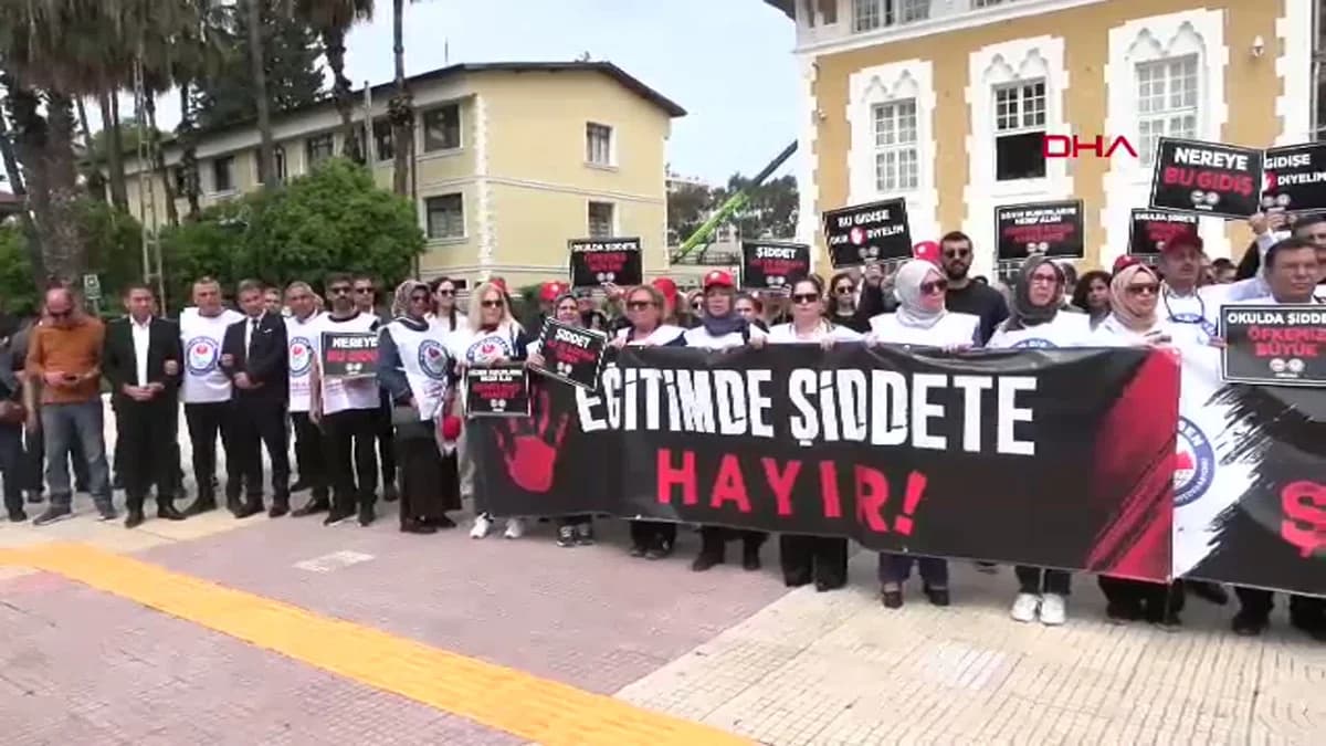 Adana’da Öğretmenler, Eğitimde Şiddete Karşı İş Bıraktı