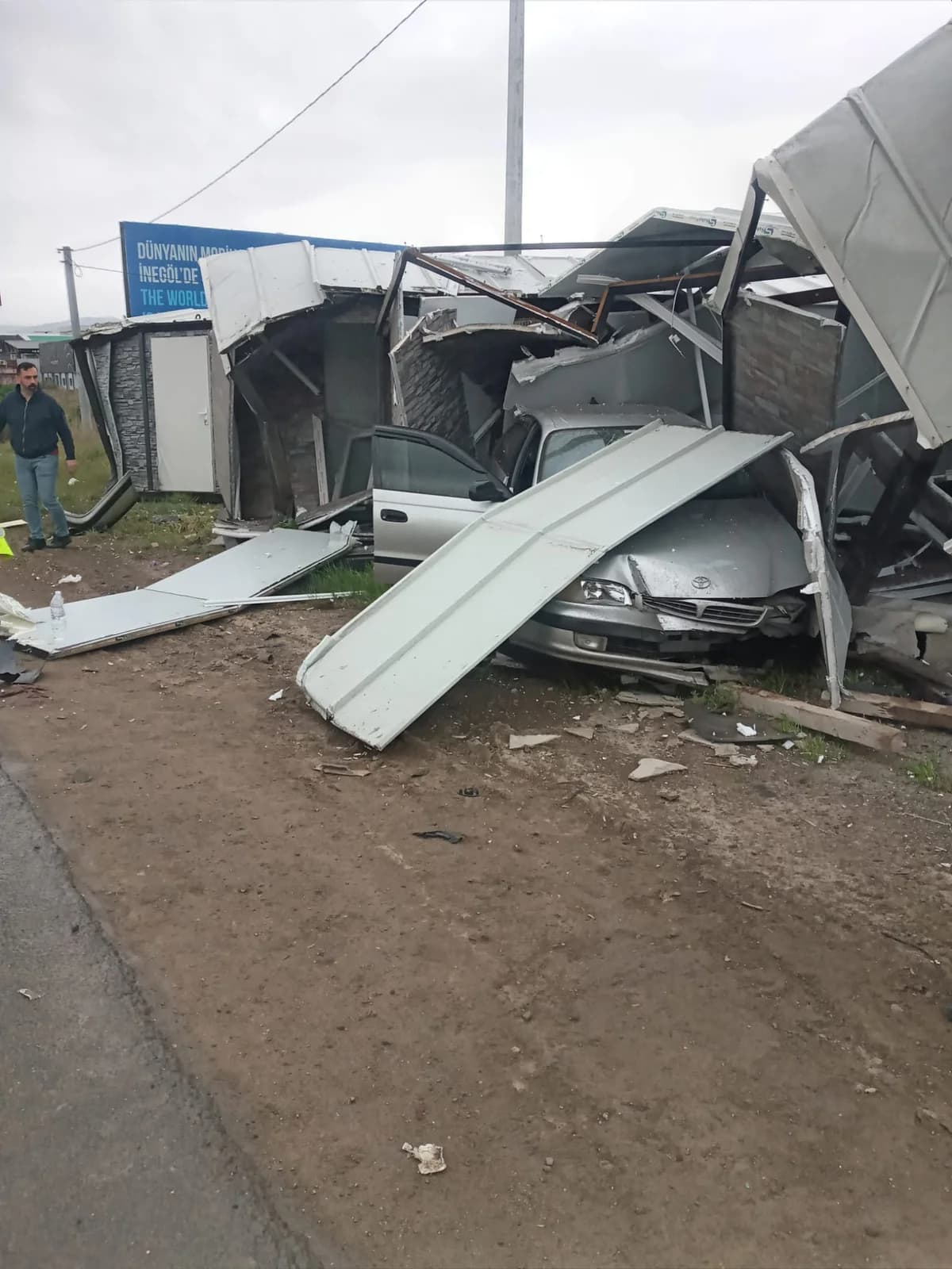 İnegöl’de Trafik Kazası: İki Otomobil Çarpıştı