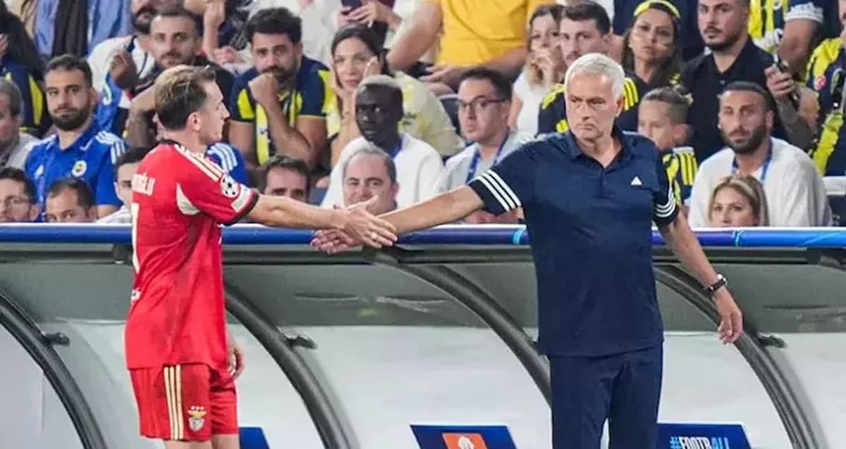 Kerem Aktürkoğlu ve Mourinho’nun El Sıkışması Tribünleri Coşturdu