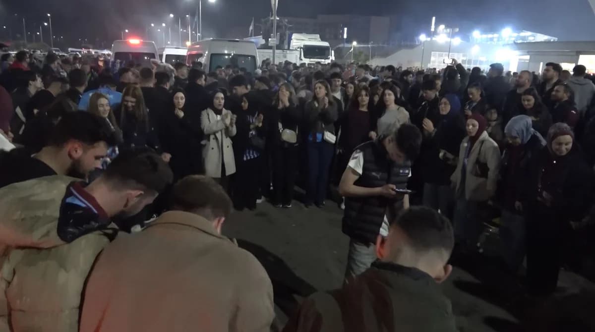 Trabzonsporlu Taraftarlar Galatasaray Zaferini Coşkuyla Kutladı