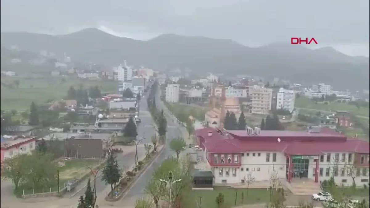 Mardin’de Şiddetli Sağanak Hayatı Felç Etti: Evler ve İş Yerleri Sular Altında