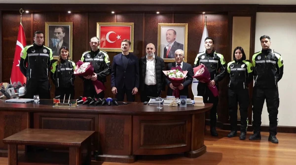 Bahçelievler’de Zabıta Ekibi, 3 Aylık Bebeği Hastaneye Ulaştırarak Ödüllendirildi