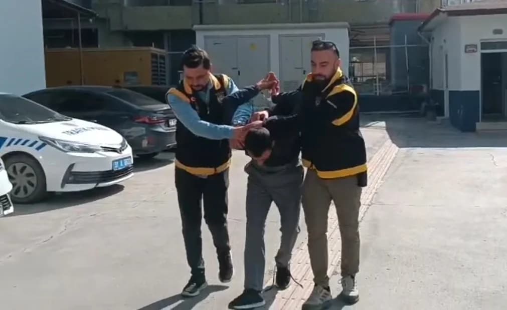 Uyuşturucu Bağımlısı, İskenderun’da 1 Saatte 3 Kişiyi Satırla Yaraladı