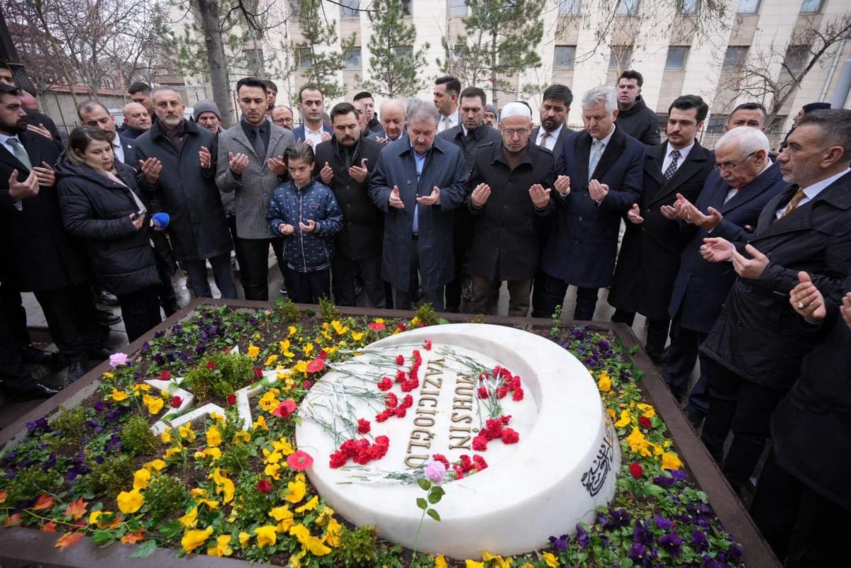 Mustafa Destici, Muhsin Yazıcıoğlu’nun Kabrini Ziyaret Etti