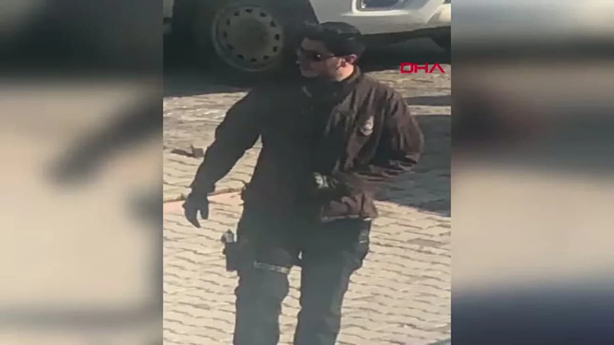 ‘Silahım Yoktu’ Diyen Vali Oğlu Mustafa Türkay Sonel’in Kamuflajlı Tabancalı Fotoğrafı Soruşturmaya Düştü
