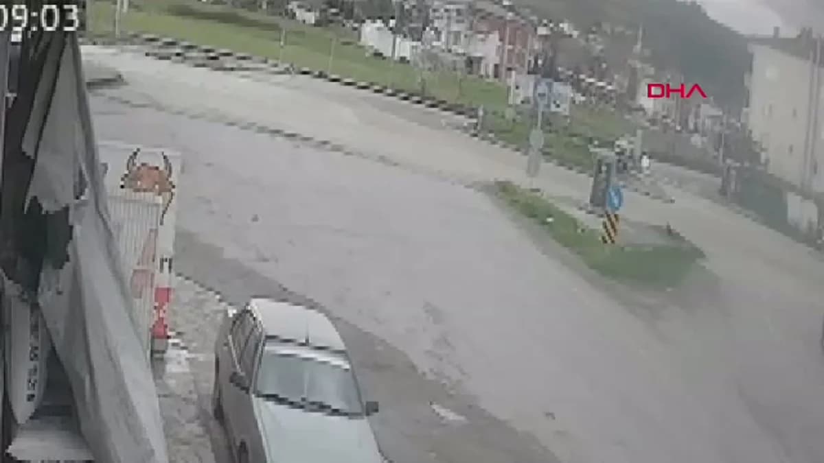 Samsun’da Kavşakta Otomobil ile Hafif Ticari Araç Çarpıştı