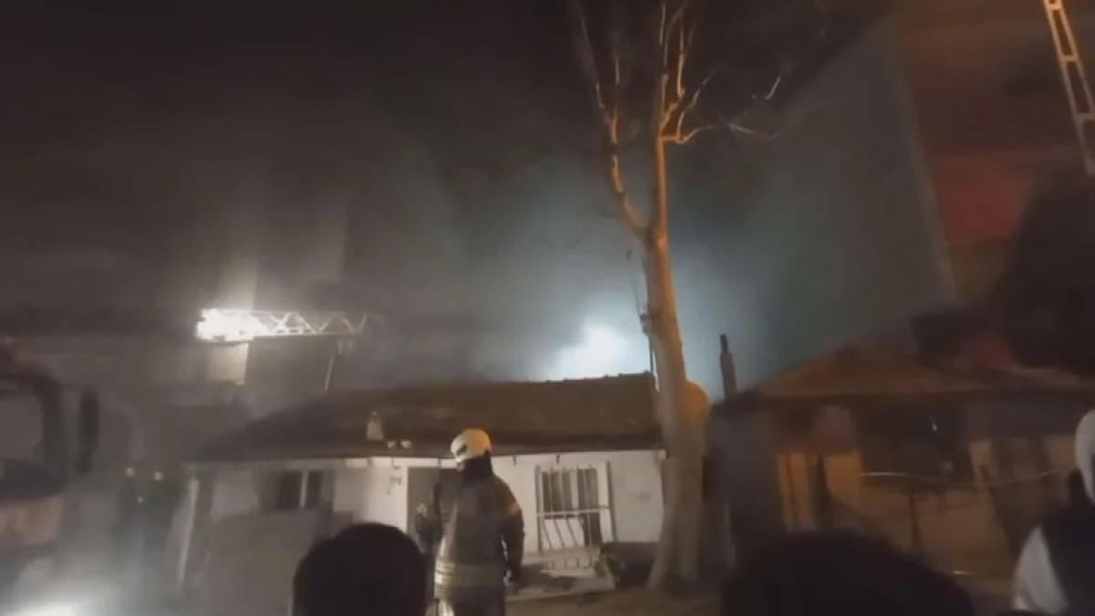 Silivri’de Gecekonduda Çıkan Yangın Kontrol Altına Alındı