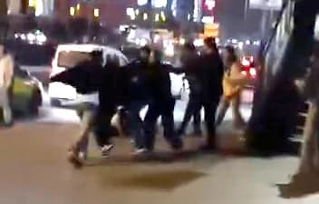 Esenyurt’ta Lise Öğrencileri Arasında Sokak Ortasında Kavga