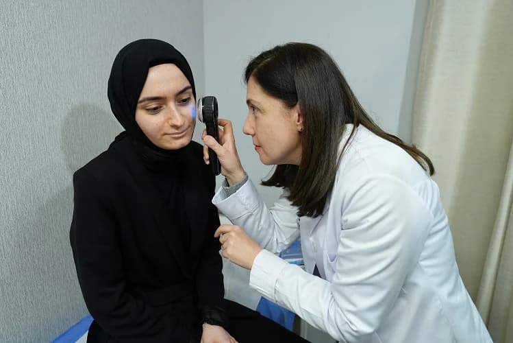 Yüzdeki Kızarıklık ve Yanma Gül Hastalığını İşaret Edebilir