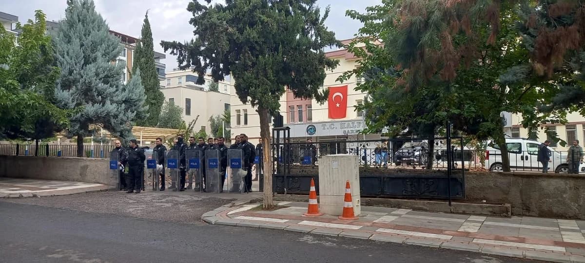 Halfeti Belediyesi’nde Büyük Yolsuzluk Operasyonu: Eski Başkan Dahil 49 Kişi Gözaltında