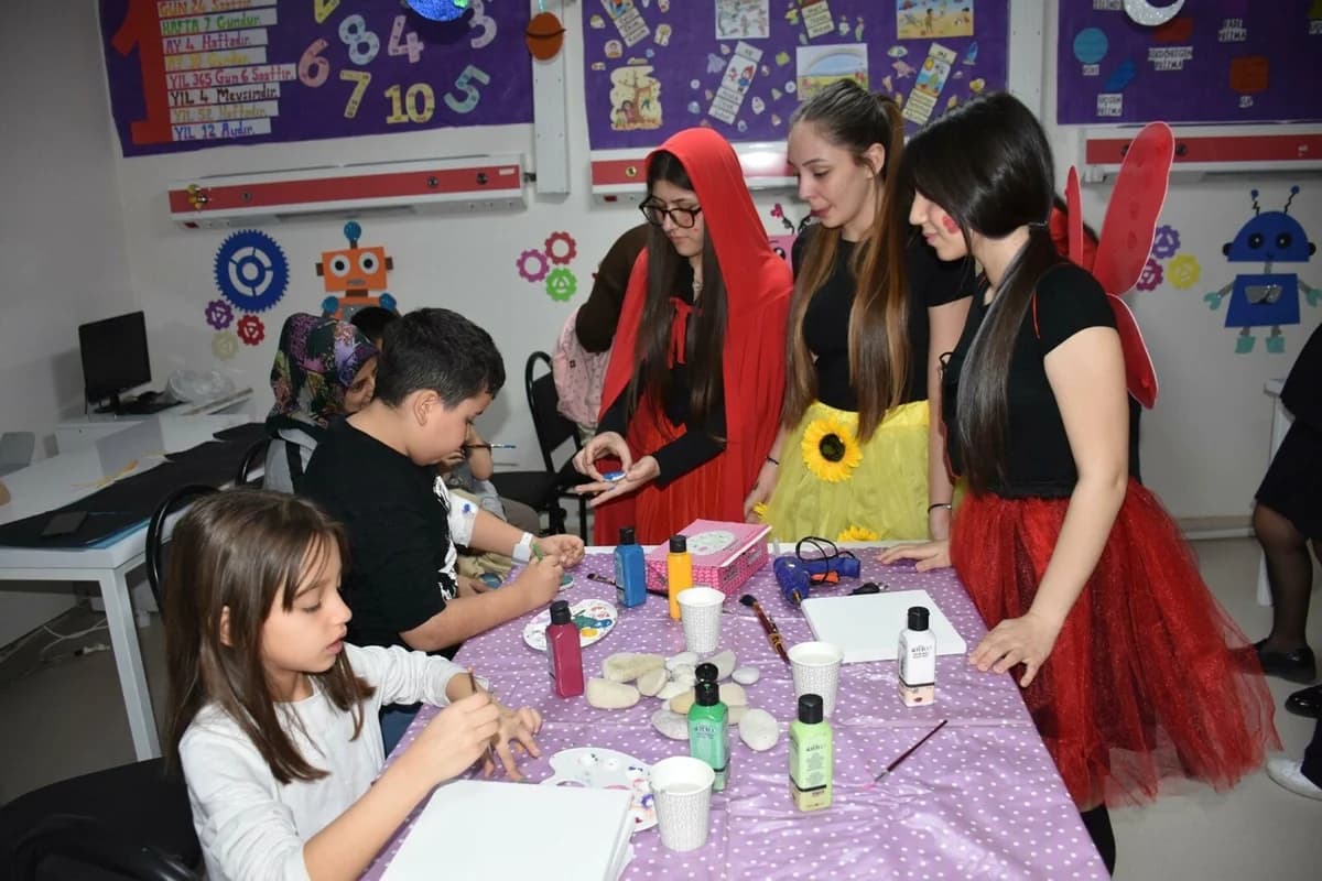 Çocuklar Hastane Sınıfında Moral Buldu: ‘Oyun Her Yerde’ Etkinliği