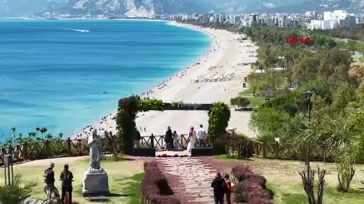 Antalya’da Bahar Coşkusu: Konyaaltı Sahili’nde Yoğunluk