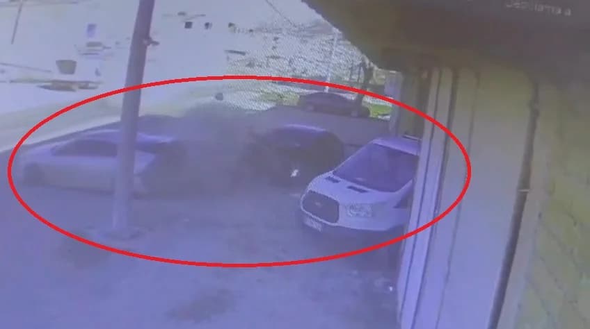 Diyarbakır’da Ehliyetsiz Genç Sürücü Park Halindeki İki Araca Çarptı