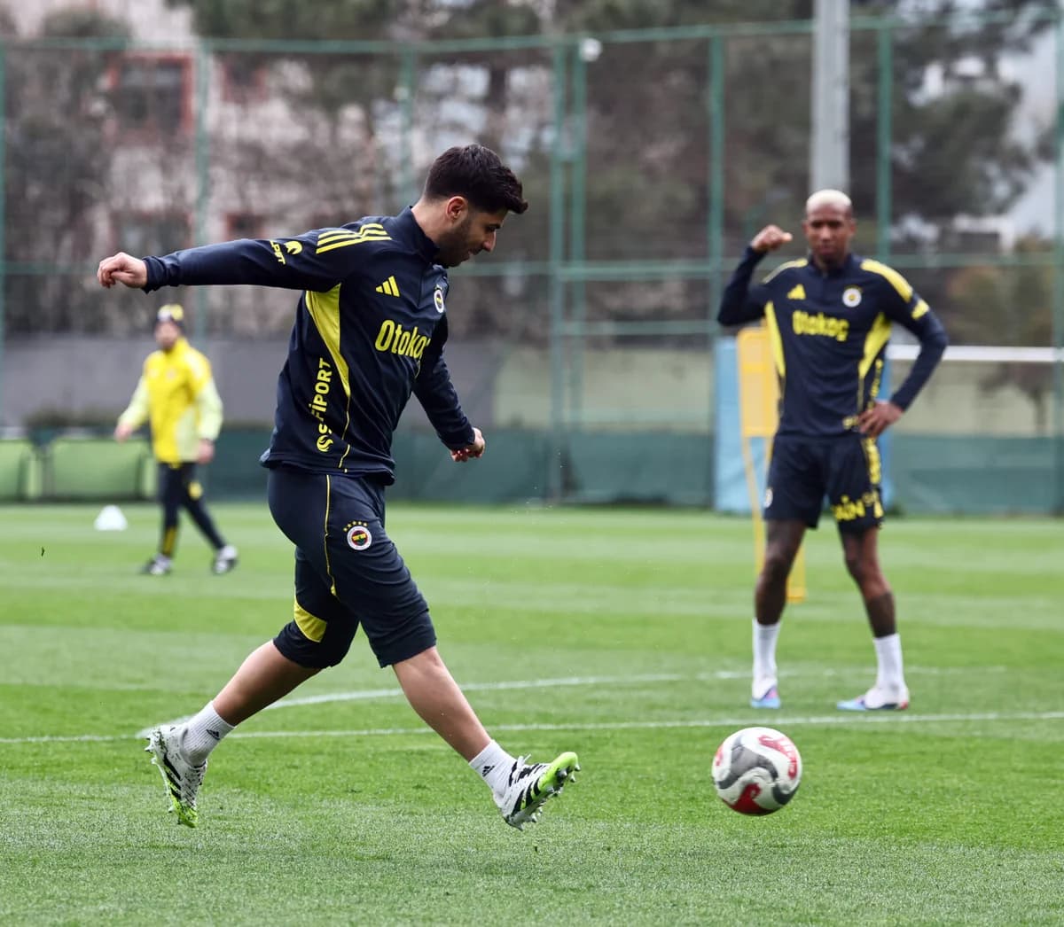 Fenerbahçe, Beşiktaş Derbisi Hazırlıklarına Hız Kesmeden Devam Ediyor