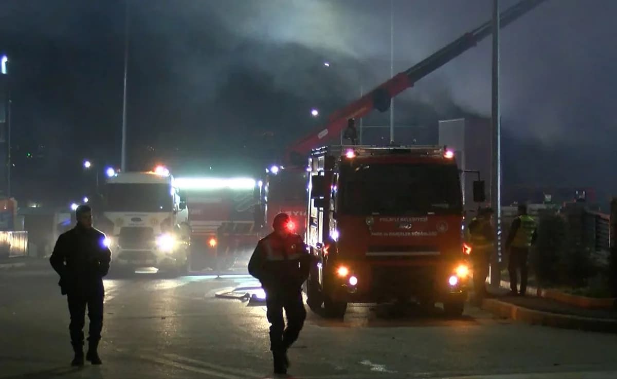 Ankara’da Medikal Malzeme Fabrikasında Yangın: 5 Saat Süren Mücadele
