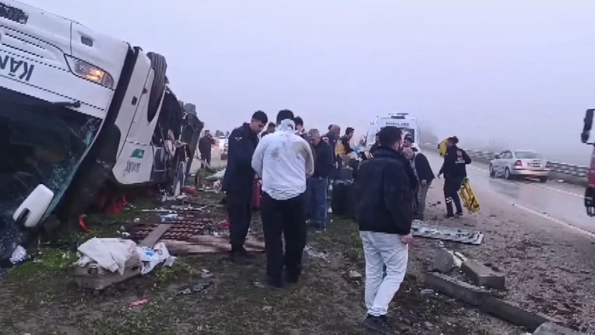 Adana’da Otobüs Devrildi, Yaralılar Hastaneye Sevk Edildi
