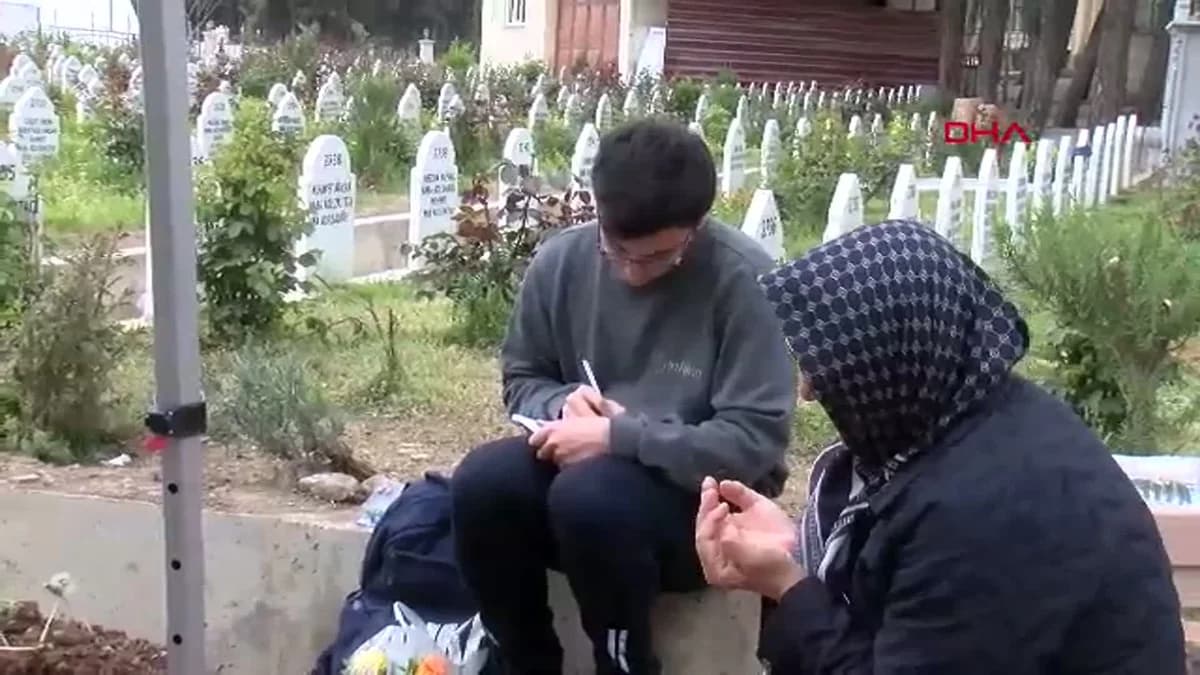 Kahramanmaraş’ta Öğrencilerin Mezarlığına Ziyaret: Gözyaşları ve Duygusal Anlar