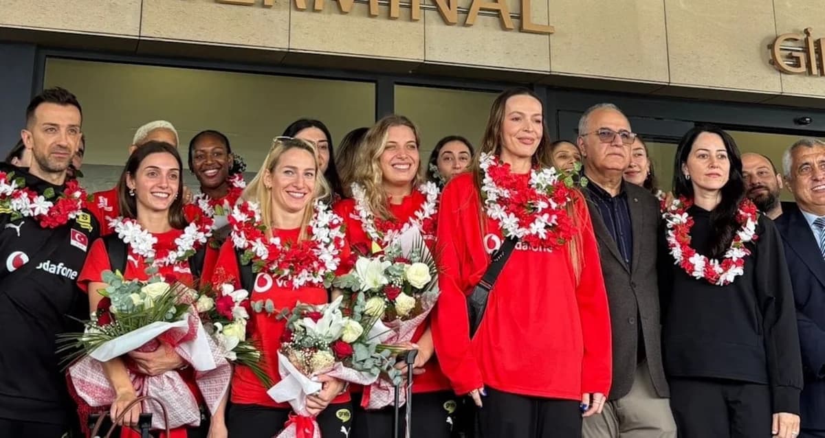 Filenin Sultanları İstanbul’a Döndü: Tarihi Başarı Coşkuyla Kutlandı