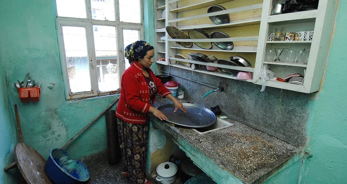 Türkiye’de Yoksulluk Alarmı: 11.8 Milyon Kişi Aşırı Yoksullukla Mücadele Ediyor!
