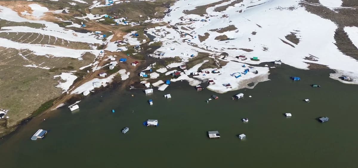 Erciyes’te Erken Bahar Sürprizi: Tekir Gölü Taştı, Karavanlar ve Çadırlar Su Altında Kaldı!