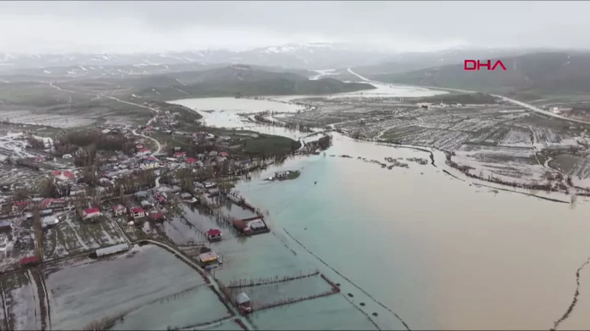 Hakkari Yüksekova’da Yağışların Ardından Su Baskınları