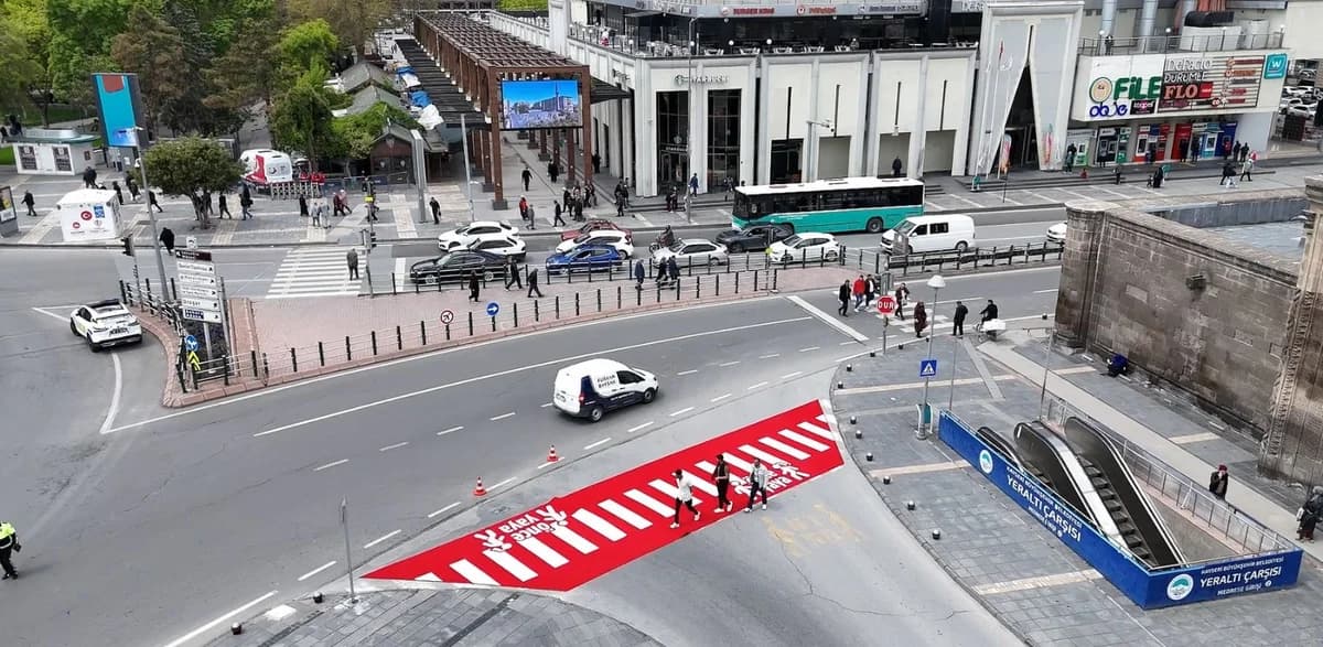 Avrupa’dan Kayseri’ye ‘Önce Yaya’ Mesajı: Halıdan Yaya Yolu Tasarımı Dikkat Çekti