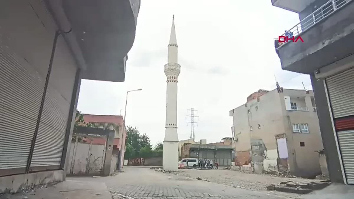 Batman’da 50 Yıllık Ahmediye Camisi Yıkıldı: Geride Sadece Minare Kaldı