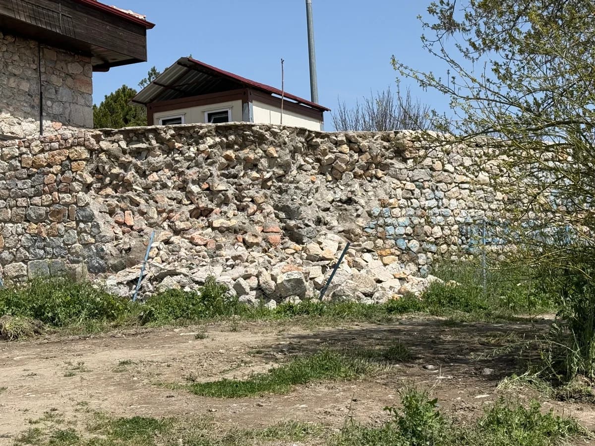 Zile Kalesi’nde Yağışlar Sonrası Çökme Tehlikesi