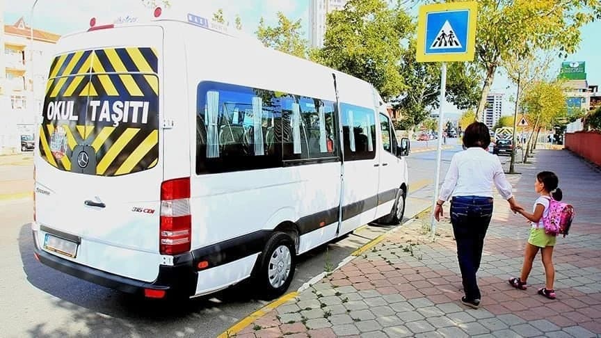 Okul servislerine kamera ve acil buton zorunluluğu başladı