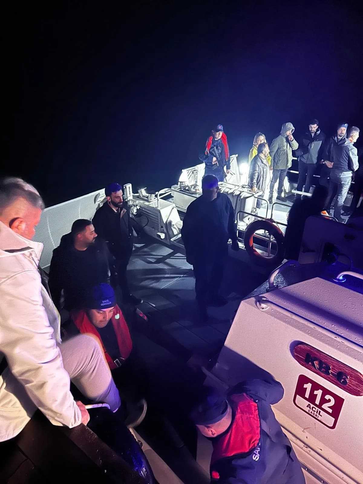 Van Gölü’nde Off-Road Faciasından Son Anda Kurtuluş: 36 Kişilik Ekip Sahil Güvenlik Botlarıyla Kurtarıldı