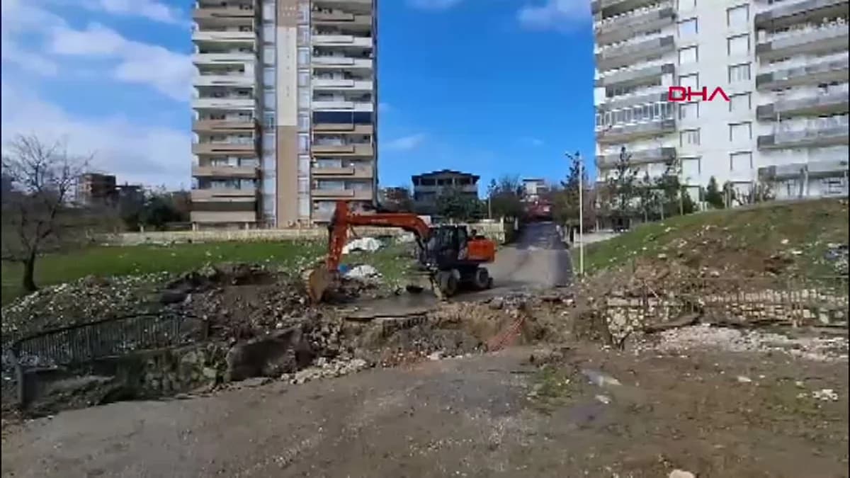 Diyarbakır’da Şiddetli Yağışlar Menfez Köprüyü Çökertti