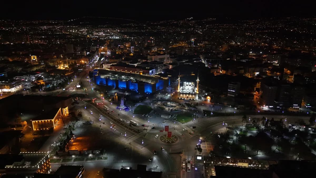 Kayseri Kalesi ve Saat Kulesi’nde Otizm Farkındalığı İçin Mavi Işık